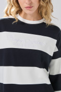 Buzo crema oversize cuello redondo con rayas y arte college
