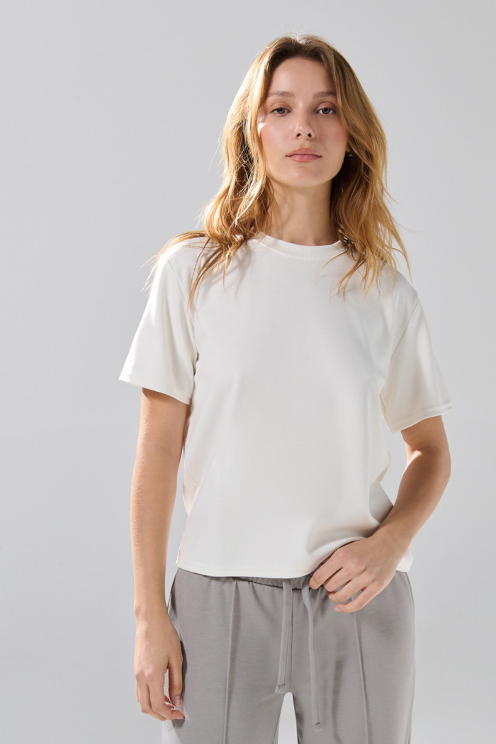 Camiseta en tela suave manga corta unicolor holgada
