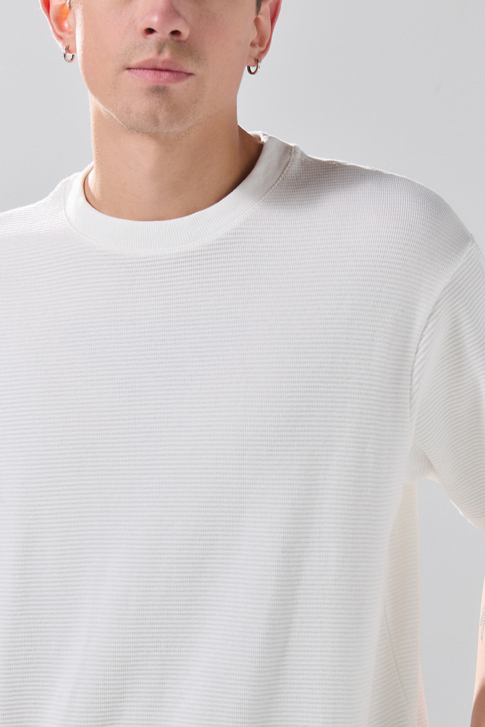 Camiseta unicolor oversize manga corta con corte posterior
