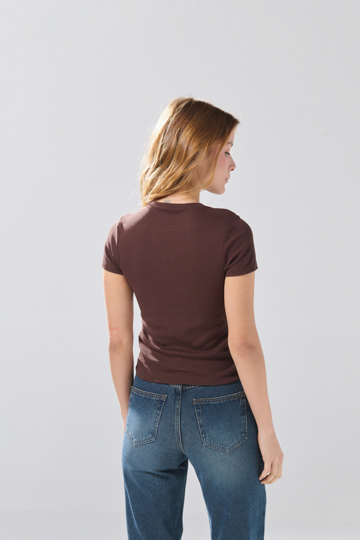 Camiseta infaltables unicolor acanalada con manga corta

