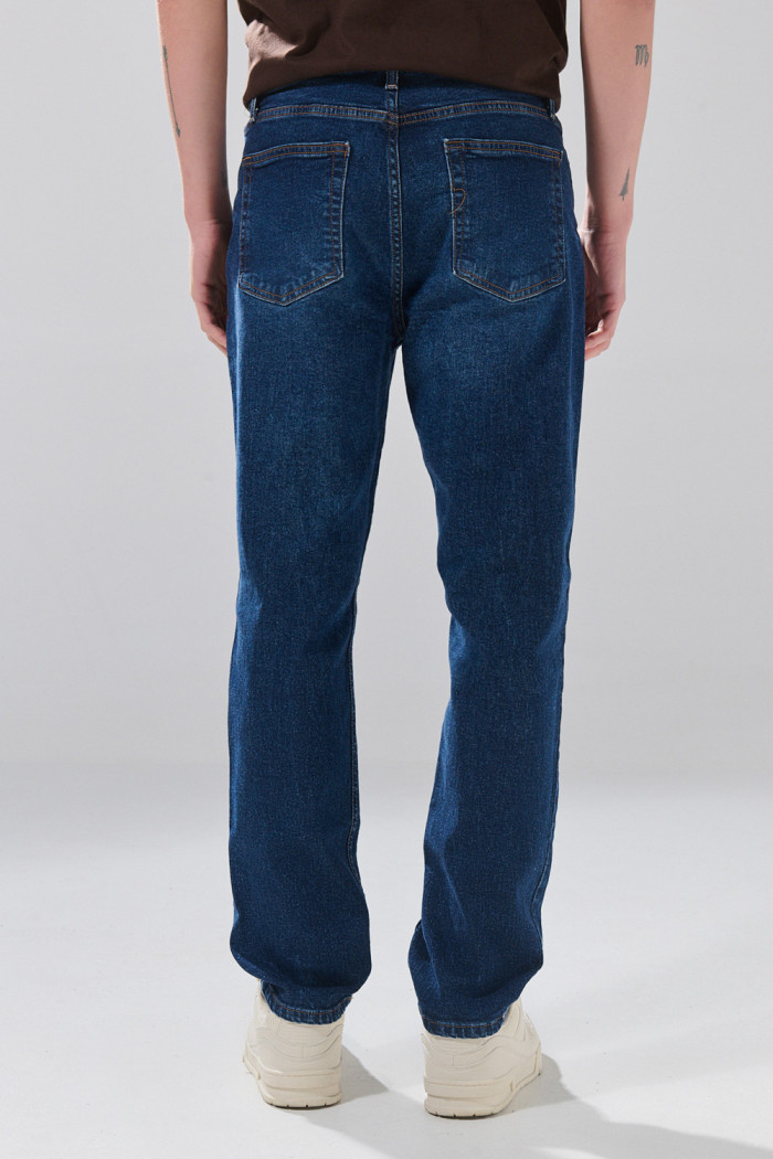 Jean straight leg infaltables azul bota recta con tiro bajo
