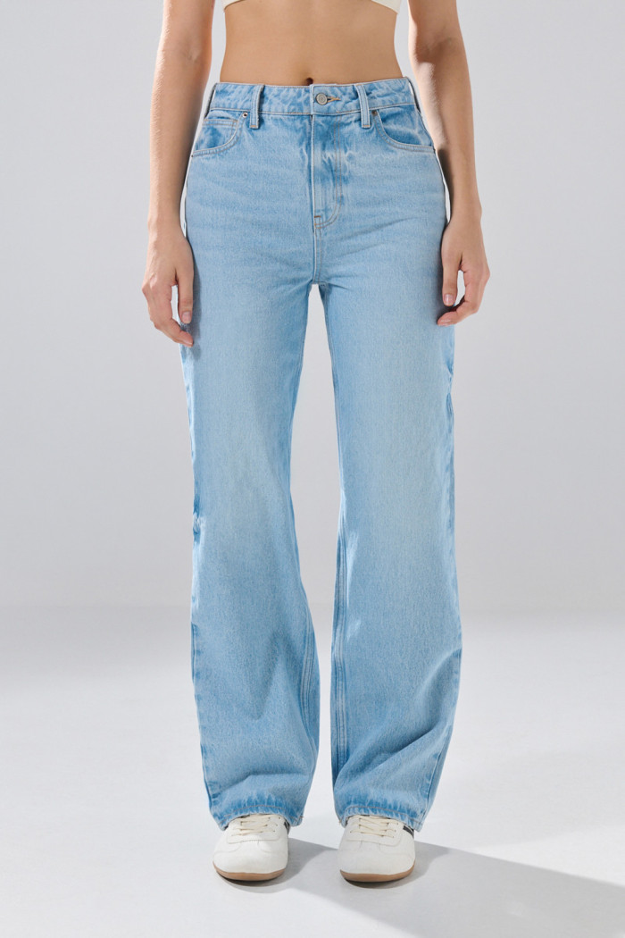 Jean 90´S infaltables azul claro con desgastes y tiro alto
