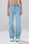Jean 90´S infaltables azul claro con desgastes y tiro alto
