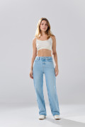 Jean 90´S infaltables azul claro con desgastes y tiro alto
