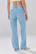 Jean 90´S infaltables azul claro con desgastes y tiro alto
