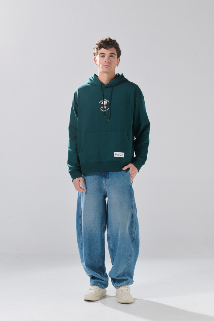 Buzo con capota verde oscuro oversize y diseños de Snoopy
