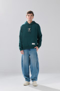 Buzo con capota verde oscuro oversize y diseños de Snoopy
