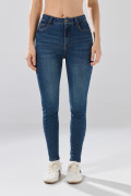 Jean súper skinny azul infaltables con costuras y bolsillos
