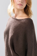 Suéter cuello bandeja café oscuro oversize con texturas
