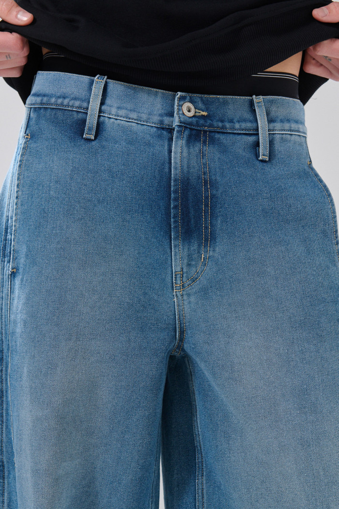 Jean balloon bota ancha azul claro con 5 bolsillos
