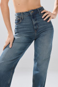 Jean azul oscuro 90´S infaltables con bota recta y bolsillos
