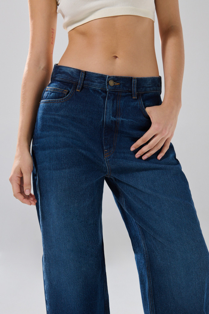 Jean infaltables baggy azul oscuro con bolsillos y bota ancha
