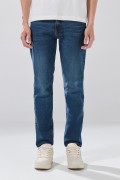 Jean slim tiro bajo infaltables azul oscuro con bolsillos
