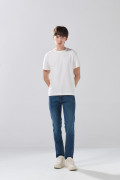 Jean slim tiro bajo infaltables azul oscuro con bolsillos
