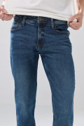 Jean slim tiro bajo infaltables azul oscuro con bolsillos
