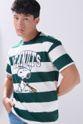 Camiseta crema a rayas manga corta con arte de Snoopy

