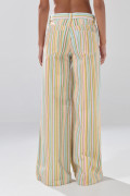 Jean open leg crema claro con rayas coloridas y bota ancha
