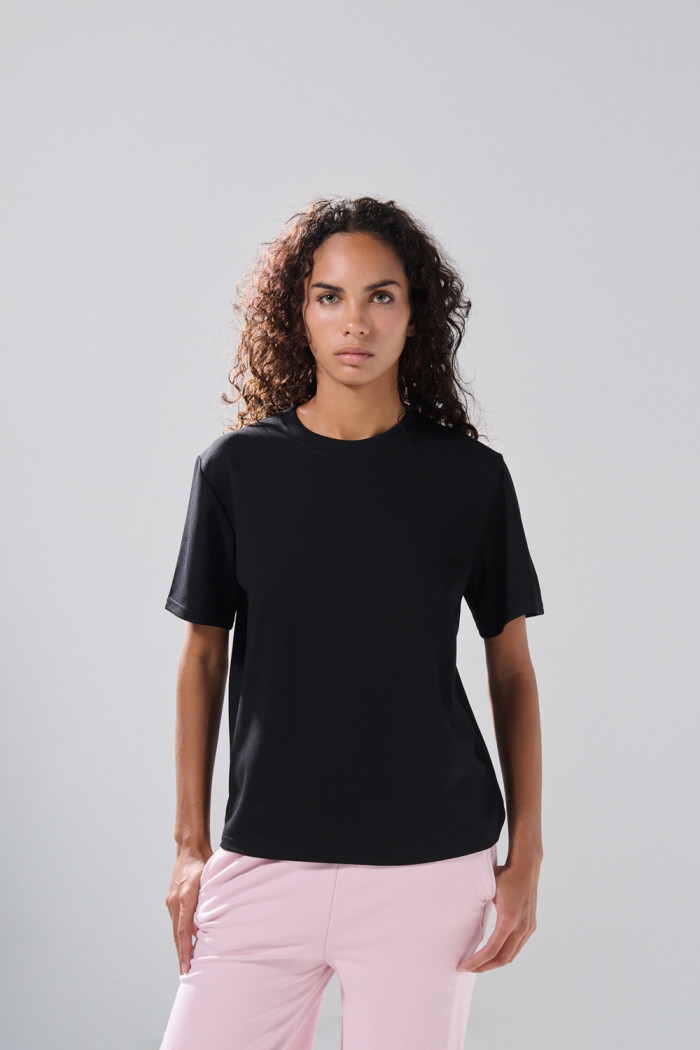 Camiseta en tela suave manga corta unicolor holgada
