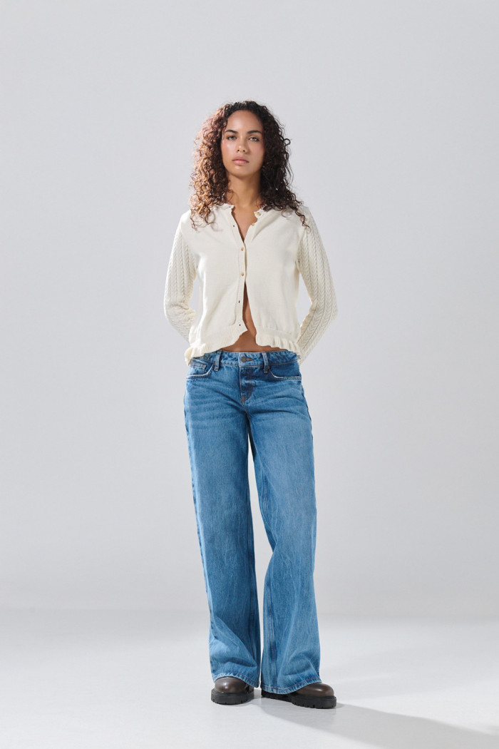 Jean infaltables tipo open leg azul medio con bota ancha

