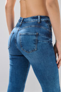 Jean azul medio push up infaltables con tiro alto y realce
