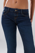 Jean straight leg infaltables azul tiro bajo con bolsillos
