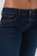 Jean straight leg infaltables azul tiro bajo con bolsillos
