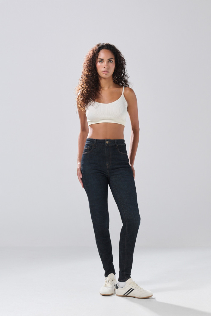 Jean infaltables súper skinny azul intenso con 5 bolsillos
