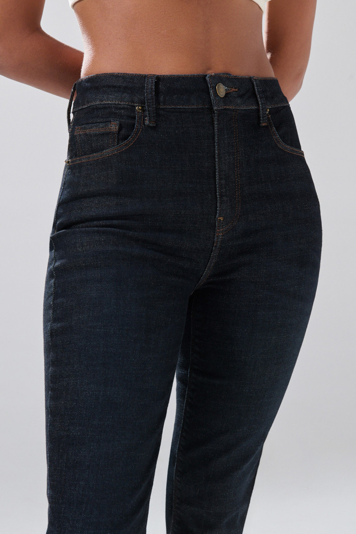 Jean infaltables súper skinny azul intenso con 5 bolsillos
