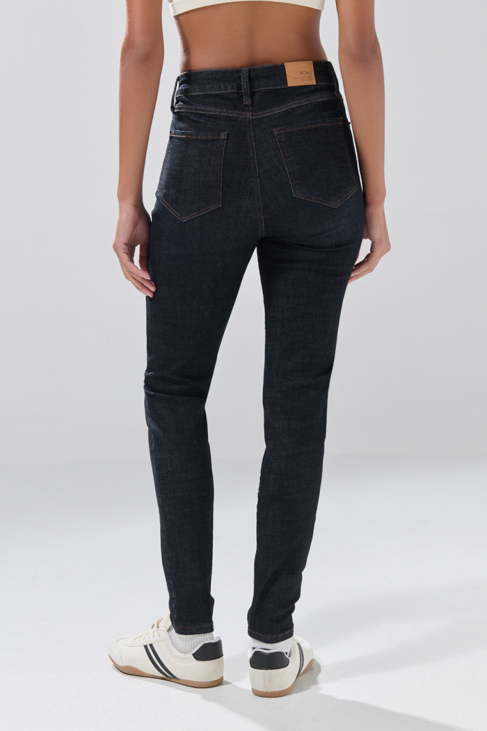 Jean infaltables súper skinny azul intenso con 5 bolsillos
