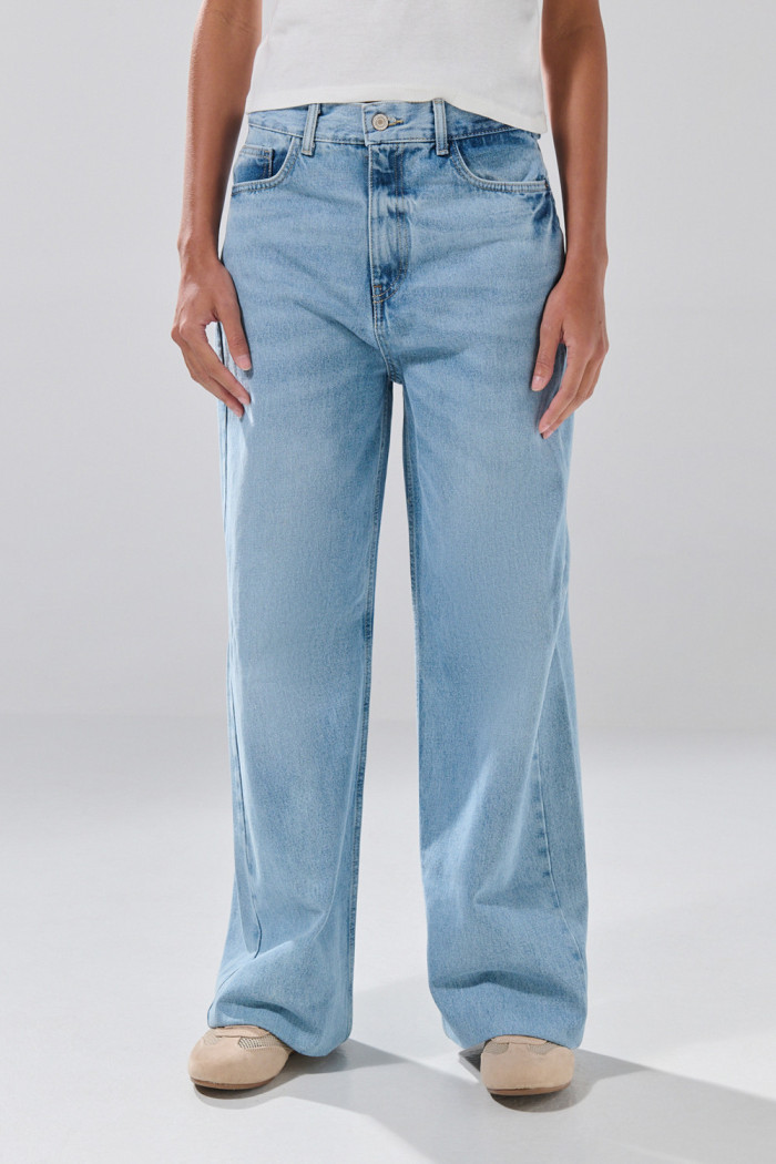 Jean infaltables straight leg azul oscuro con 5 bolsillos
