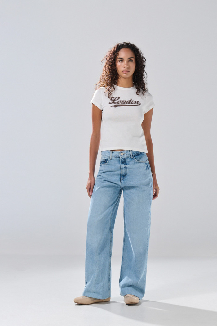 Jean infaltables straight leg azul oscuro con 5 bolsillos
