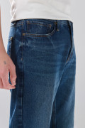 Jean azul oscuro 90´S infaltables con tiro bajo
