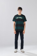 Camiseta verde oscura college a rayas con cuello redondo 
