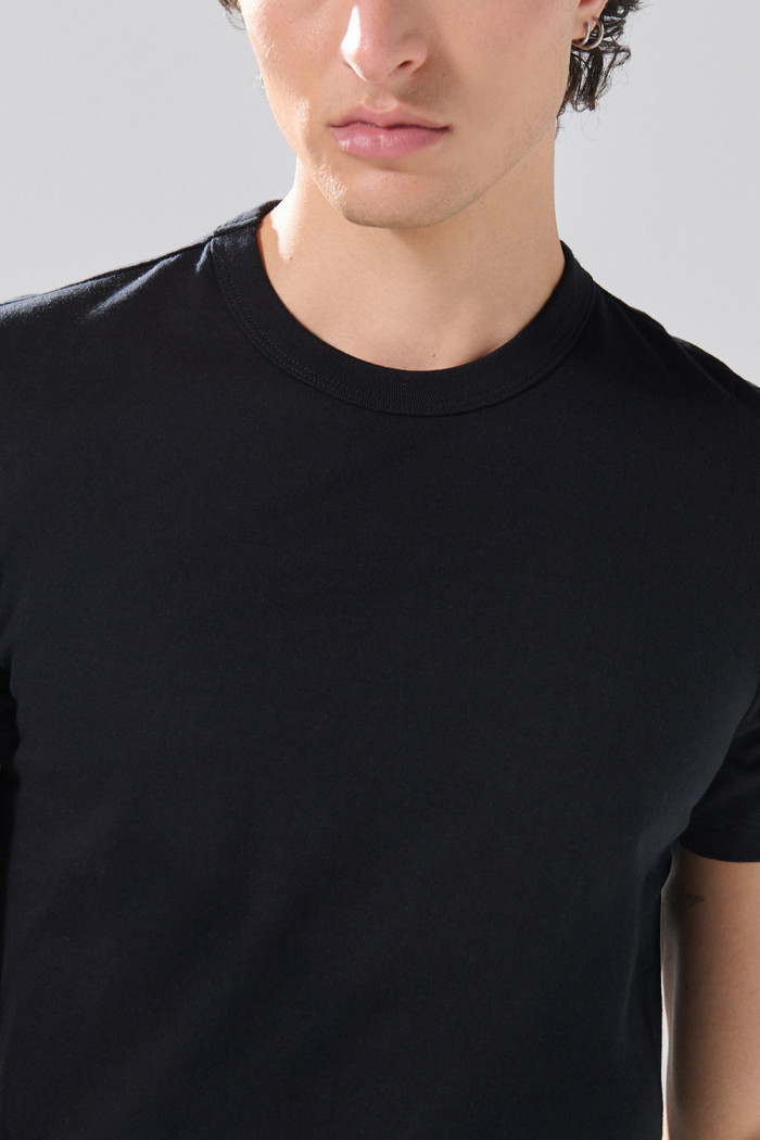 Camiseta cuello redondo infaltables unicolor en algodón
