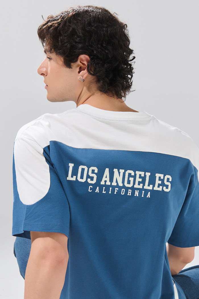 Camiseta oversize azul manga corta college con cortes 
