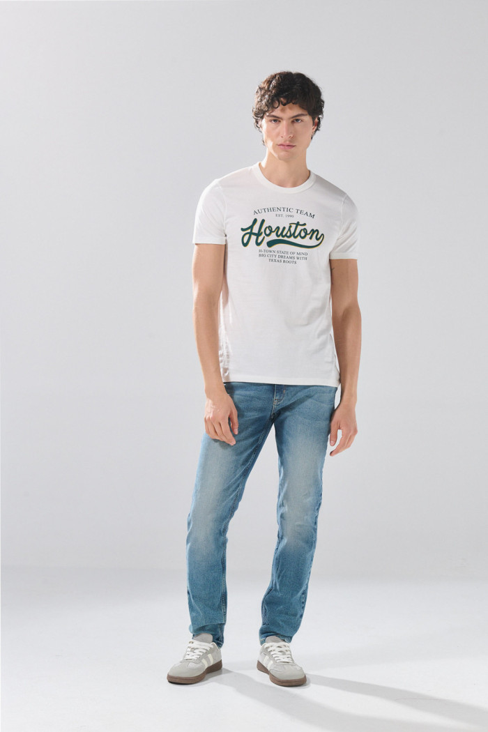 Camiseta en algodón college crema clara con cuello redondo
