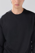 Buzo oversize cuello redondo unicolor en tela perchada

