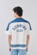 Camiseta manga corta crema college con franjas azules
