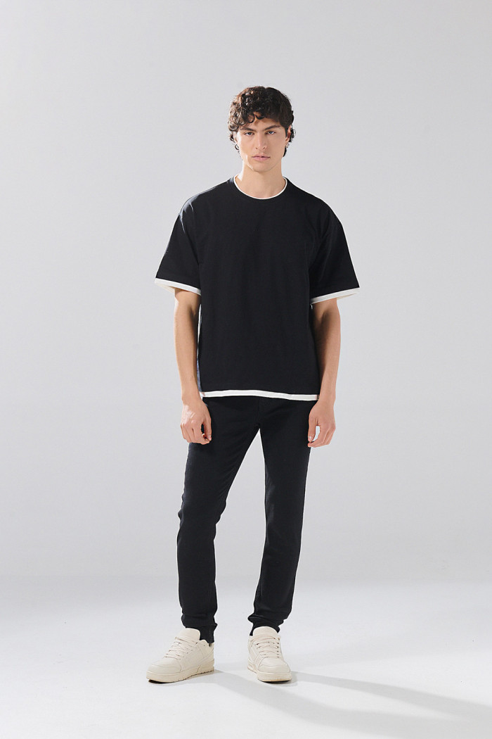 Jean infaltables negro skinny con tiro bajo y bolsillos

