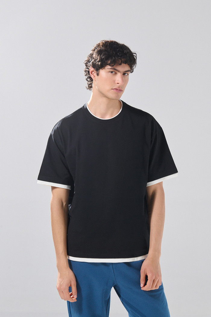 Camiseta oversize con contrastes y manga corta unicolor
