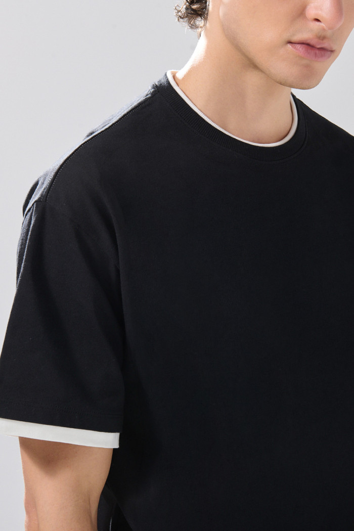Camiseta oversize con contrastes y manga corta unicolor
