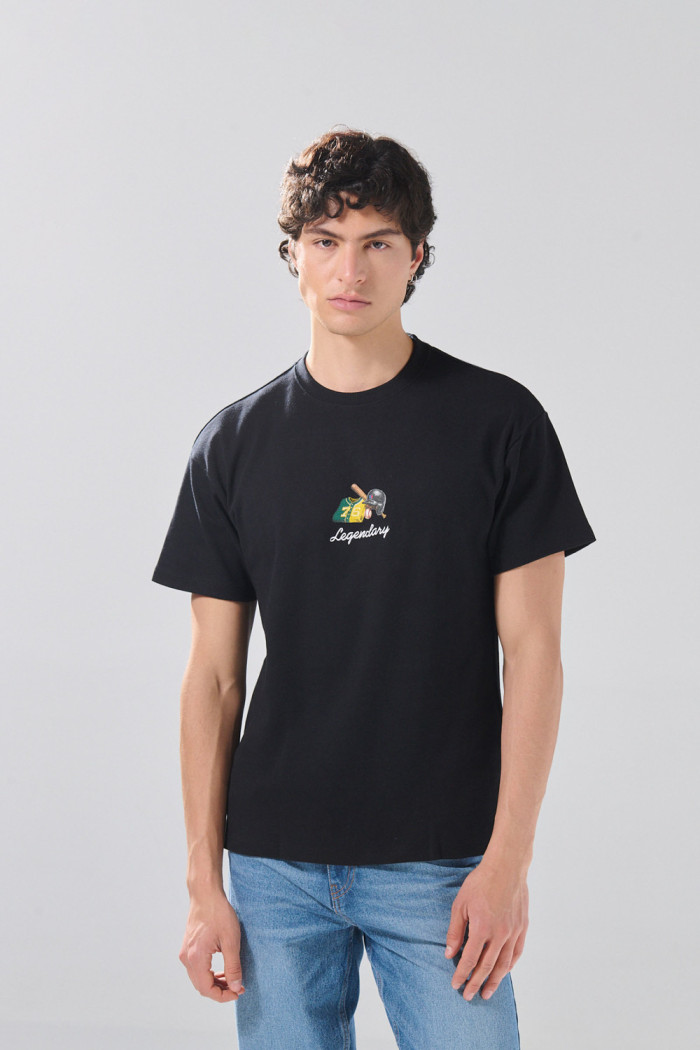 Camiseta negra en algodón manga corta con arte college 
