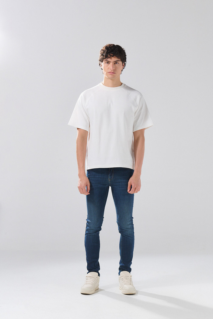 Jean skinny infaltables azul oscuro con bolsillos y tiro bajo
