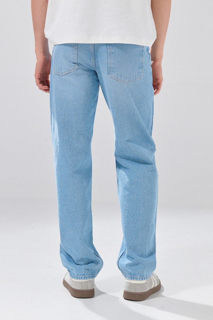 Jean baggy azul claro infaltables bota ancha con tiro medio
