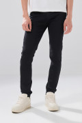 Jean skinny negro infaltables con tiro bajo y bolsillos

