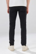 Jean skinny negro infaltables con tiro bajo y bolsillos
