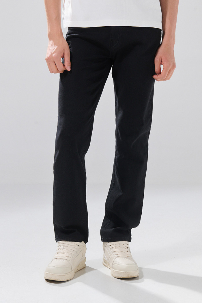 Jean straight leg negro infaltables bota recta con bolsillos
