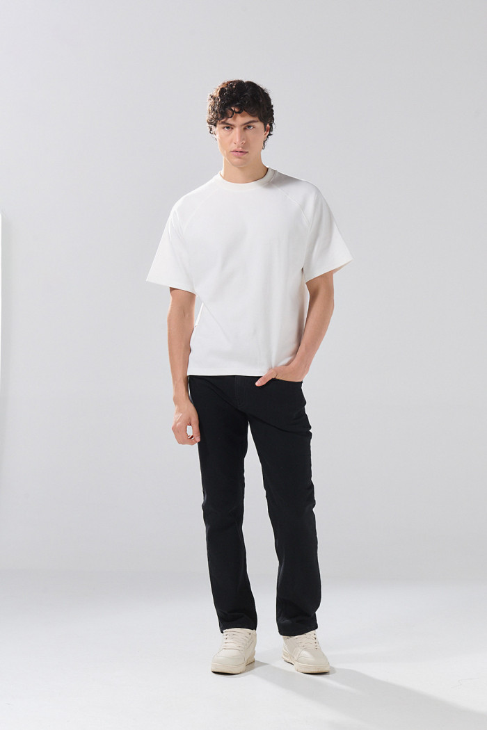 Jean straight leg negro infaltables bota recta con bolsillos
