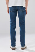 Jean infaltables slim azul oscuro con costuras en contraste
