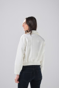 Chaqueta crop cazadora blanca con cuello trucker
